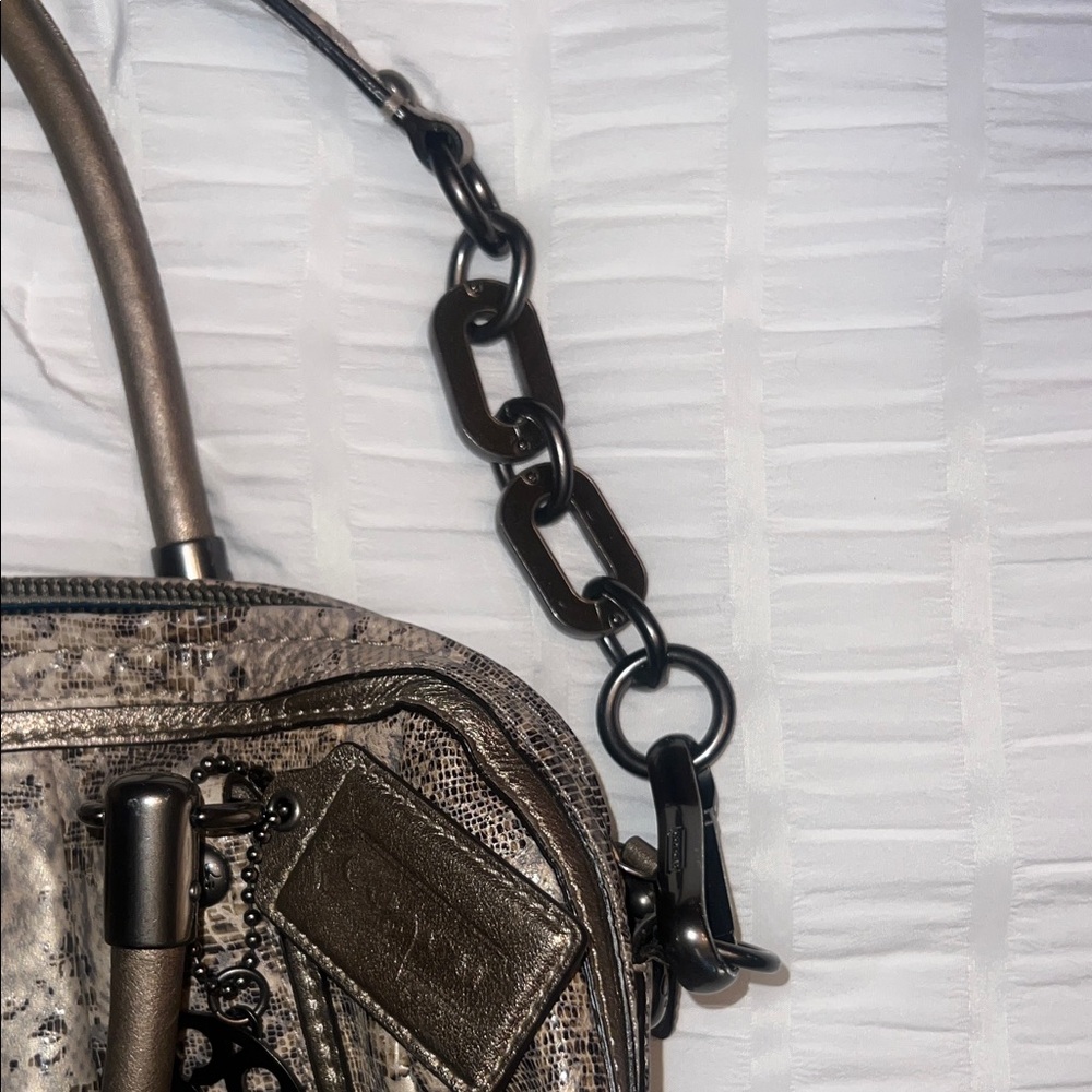 COACH Elegant Snakeskin Patterned Women's Bag - Picture 3 of 6